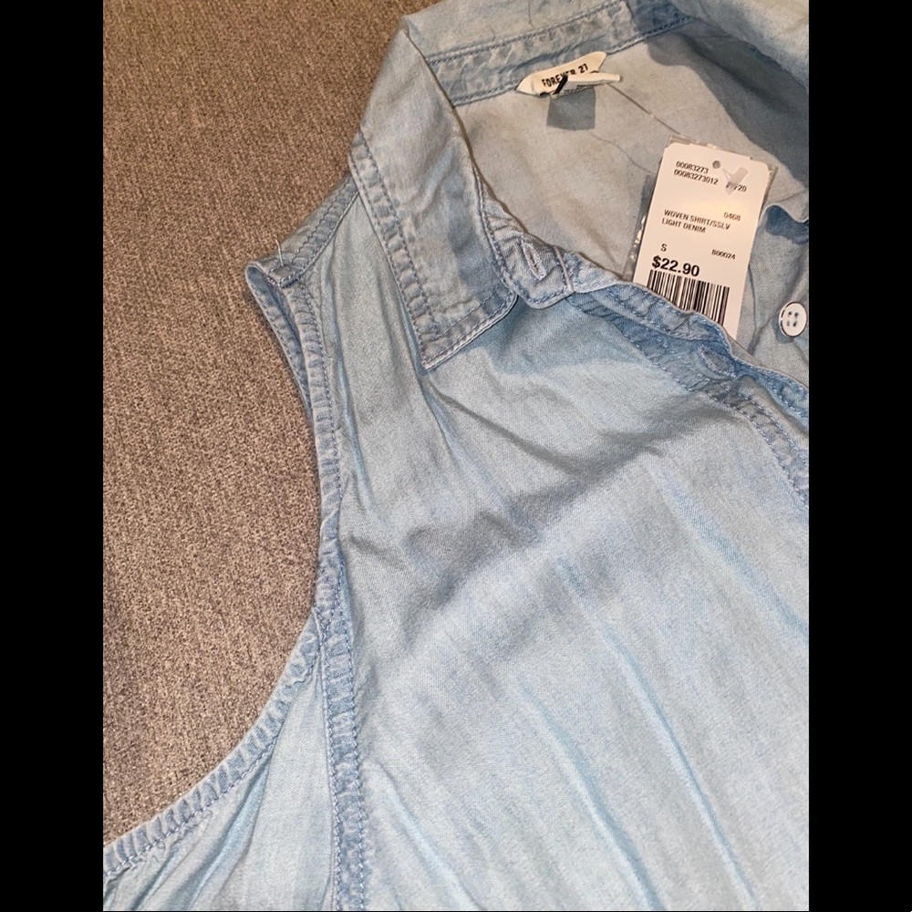 NWT Forever 21 Light Denim Button Up Size Small - Picture 2 of 6